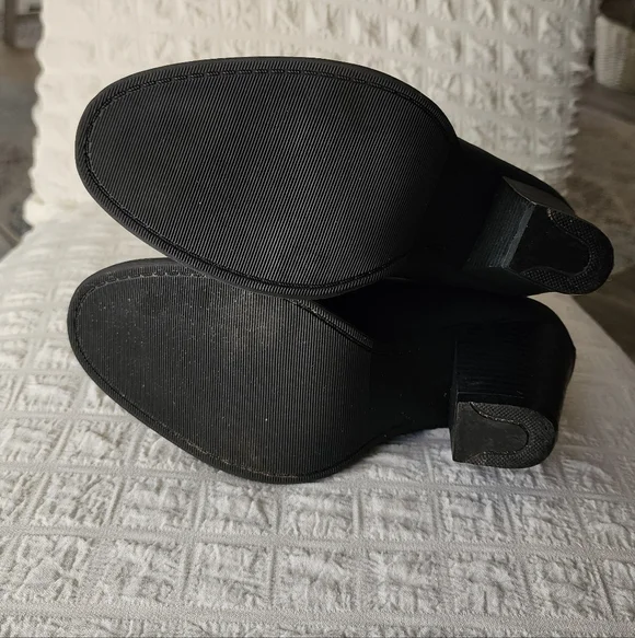 Daisy Fuentes Black Heeled Ankle Boots - Picture 6 of 8